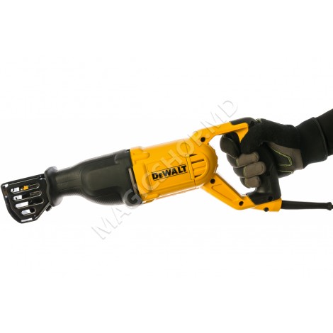 Сабельная пила DeWalt DWE305PK